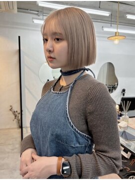 プーネ(puune) ミルクティーカラー／ボブスタイル/ハイトーンカラー