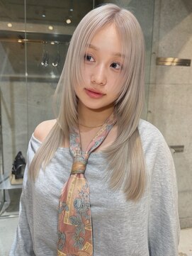 ネスト(NEST) ホワイトブロンド×レイヤーカット