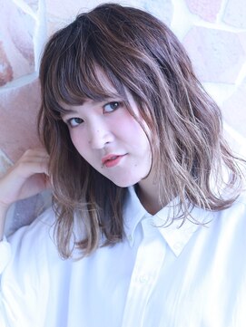 バニラ 束本店(VENIRE) 斜めバング　外国人風グラデーションカラー