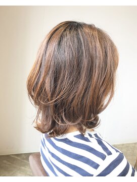 デラ バイ アフロート(DELA by afloat) ＊大人かわいいミディアムヘア＊西山くるみ