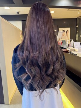 カラコレ(Cara Core) エクステでツヤツヤロングヘア