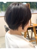 マッシュショートボブ/フェザーバング/カーキグレージュ