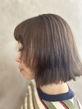 ロビンソン(Robinson) 重めの切りっぱなしボブ