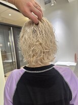 ホロ(hollo)&nbsp;ブリーチパーママッシュパーマショートホワイトブランドパーマ