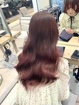 エラ(Ella) 髪質改善カラーで叶えるツヤ感たっぷりレッドブラウン
