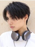 前下がり無造作センターパート刈り上げツーブロック