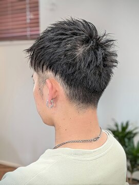 ウィスカーヘアー(whisker hair) ツーブロックショート