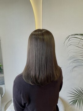 オリーブベージュ