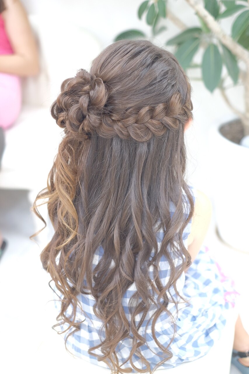 お子様ヘアセット☆編み込みハーフアップ：L003073493｜リサ 恵比寿