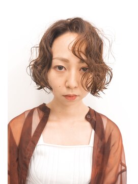 シカ(sica) ラインボブにくるくるっとパーマ