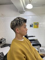 メリケンバーバーショップ フクオカ(MERICAN BARBERSHOP FUK)&nbsp;波巻き束感ショートツーブロックマッシュアップバングコンマヘア