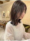 アッシュグレージュ 外ハネミディアム 切りっぱなしロブレイヤー
