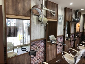 ヘアーズイングス(hairs INGS)の写真/大型店は緊張する…そんな方にも◎気軽に通えるアットホームなサロンです＊