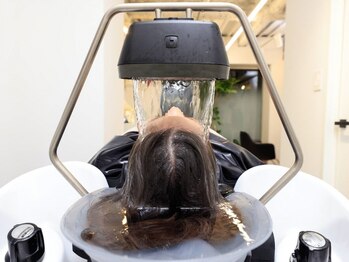 オネグ(oneg)の写真/台湾で経験を積んだスタイリストによる本格的なヘッドスパで癒しの時間をご提供*一度体感するとやみつきに!