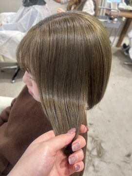 ココルアナ(coco luana) ブリーチ、ハイトーン、ケアブリーチ、韓国、前髪カット