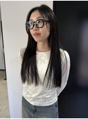 暗髪ストレートヘア