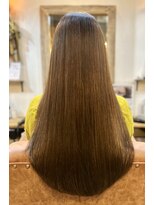 クオリア(QUALIA)&nbsp;透明感ベージュの艶ストレートロング/縮毛矯正/髪質改善 柏