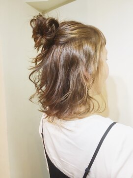 コンパス(COMPASS) ハーフアップおだんごヘア