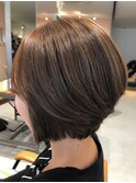 【ショートボブ×グレージュ】