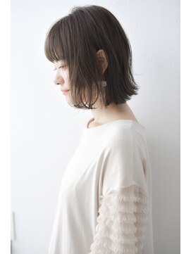 ヴィッカエコル (vicca 'ekolu) 《'ekolu 横山》透け感グレージュボブ