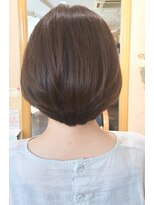 ヘアー リーフ(Hair Leaf) ひし形シルエットグラレイヤーボブスタイル