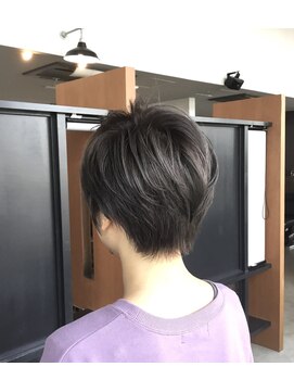 モエバイアリア(Moe by aria) グレー系ショートボブ