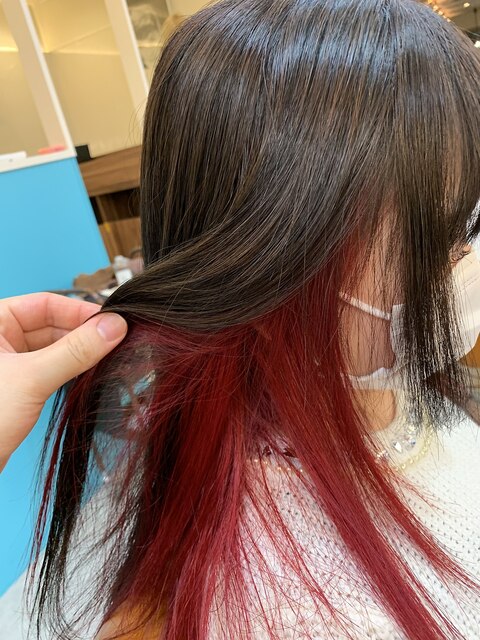 インナーカラー/赤/イヤリングカラー/派手髪