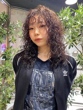 ヘアーアンドメイク ビス(HAIR&MAKE bis) スパイラルパーマ 海外風パーマ カーリーパーマ【中西思実】