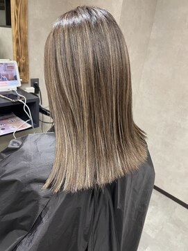 サニー 渋谷(SUNNY) バレイヤージュ、ハイライト、レイヤーロング、グレーベージュ