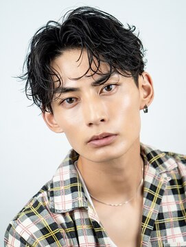 オーシャントーキョーオーバー 渋谷(OCEAN TOKYO OVER) メンズショートフェザーパーマセンターパートニュアンスパーマ