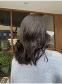暗めオリーブグレージュ