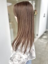 ヒビカ(HIBIKA)&nbsp;赤みゼロの肌まで綺麗に見せる“透明感スキンカラー“ロング