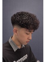 ワンワンオー バーバーショップ 長浜店(@110 BARBER SHOP)&nbsp;スキンフェード×スパイラルパーマで魅せる、圧倒的存在感