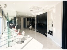 アース 四日市店(HAIR&MAKE EARTH)の雰囲気（開放感のある広々とした店内♪）