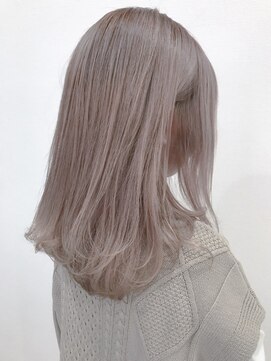 レヴィア(REVIA) ホワイトミルクティーカラー