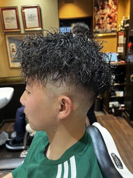 ヒロギンザバーバーショップ 大宮店(HIRO GINZA BARBER SHOP) スキンフェード　ツイストパーマ　大宮