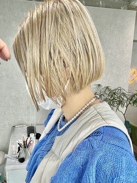 ゼスト クレス(ZEST Cres) 【cres奈佳子】抜きっぱなしブロンド×切りっぱなしボブ