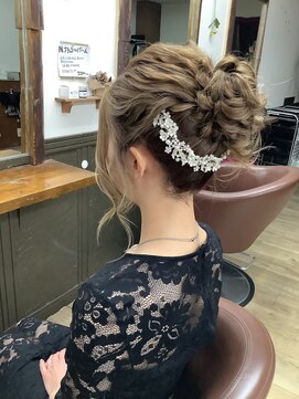 グレースモア(Grace More) （久留米／西原）ミドルポイント編み込みアレンジ