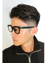 カーウォッシュバーバー(CARWASH BARBER)&nbsp;フェードカットニュアンスパーマダークアッシュベリーショート