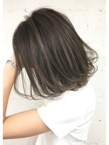 ロゼ 茨木(Rose)&nbsp;【ROSE】ハイライトカラー＿白髪ぼかし＿グレイカラー＿ボブ