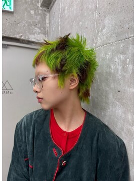 オーン 渋谷(OOn) ネオングリーン×ブラウンのショート