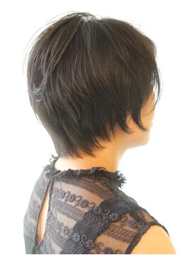 レウナ 外苑前(Reuna) 【３０代・４０代・５０代】黒髪でも可愛い大人ショート