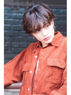 メゾンバイハバナ(maison by HAVANA) 大人かわいいフェザーバングカーキグレージュミディアムウルフ