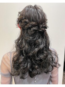 スリーバイザサロン(THREE by the salon) ハーフアップ