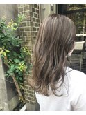 大人可愛い立体感ハイライトくすみベージュ×ふんわりウェーブ