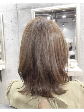 レイドバック(LAID BACK) くびれヘア レイヤーカット ひし形シルエット フェミニン 透明感