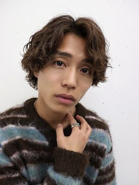 アーリー(Ali'i) 波巻きツイストスパイラルパーマベージュダブルカラー