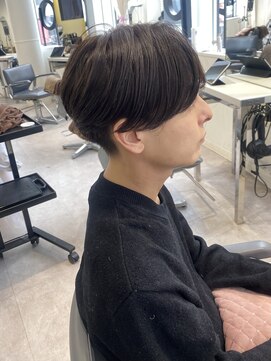 ユーフォリア 渋谷グランデ(Euphoria SHIBUYA GRANDE) 毛流れパーマ 刈り上げ センターパート MOMO