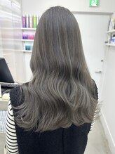 オー(OOO) ハイライトたっぷりオリーブグレージュ〇
