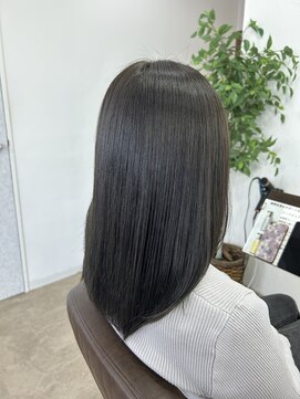 ラヴィリス バイ レム(Raviliss by rem) レイヤーカット×オリーブグレージュ